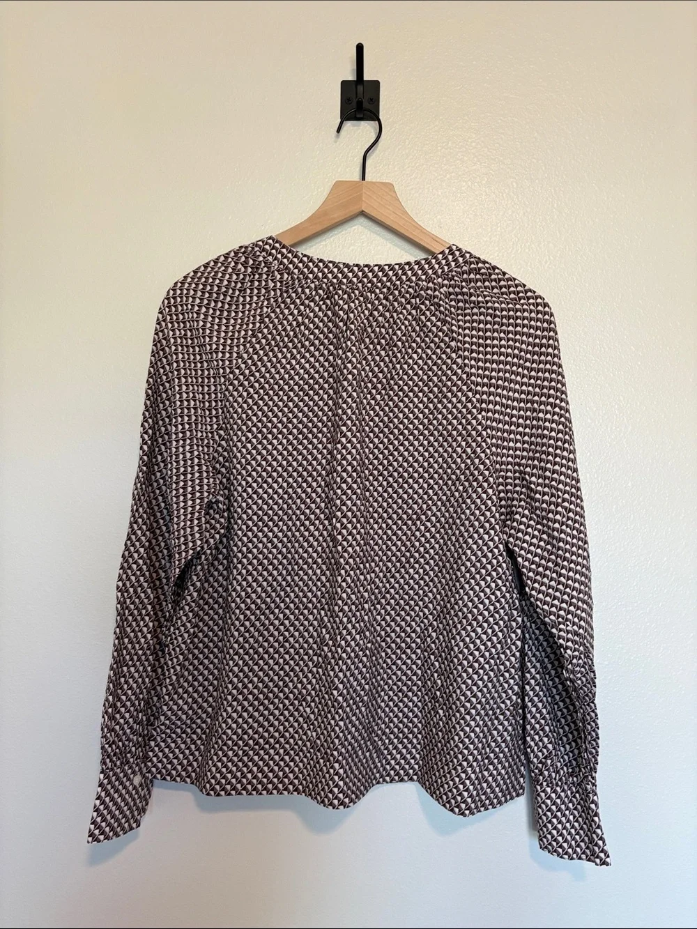 Ann Taylor LOFT Geometric Split V-Neck Long Sleeve Popover Blouse Purple Large
